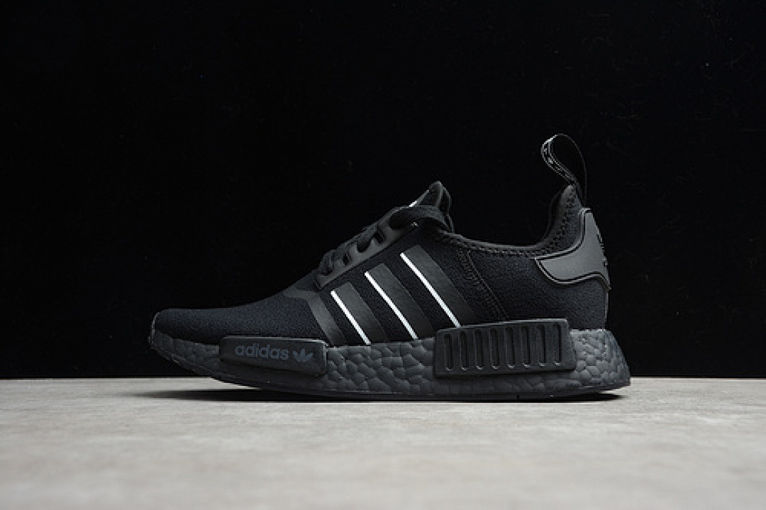 NMD R1 SHOES CORE BLACK/CLOUD WHITE · FV8726, photo 1