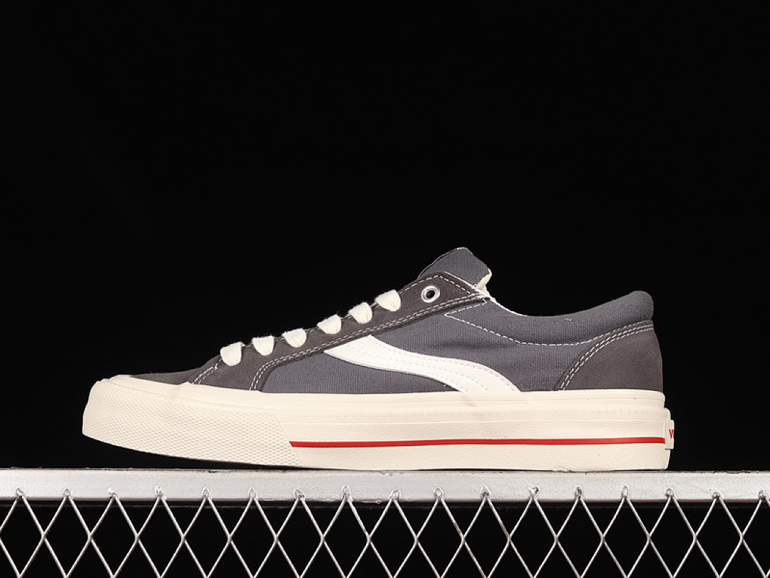 On Running [VISION X ODD CIRKUS ASTLEY PRO LOW GRAY/GRAY/WHITE]-[WOMAN:35-39]-[MAN:40-44], photo 1
