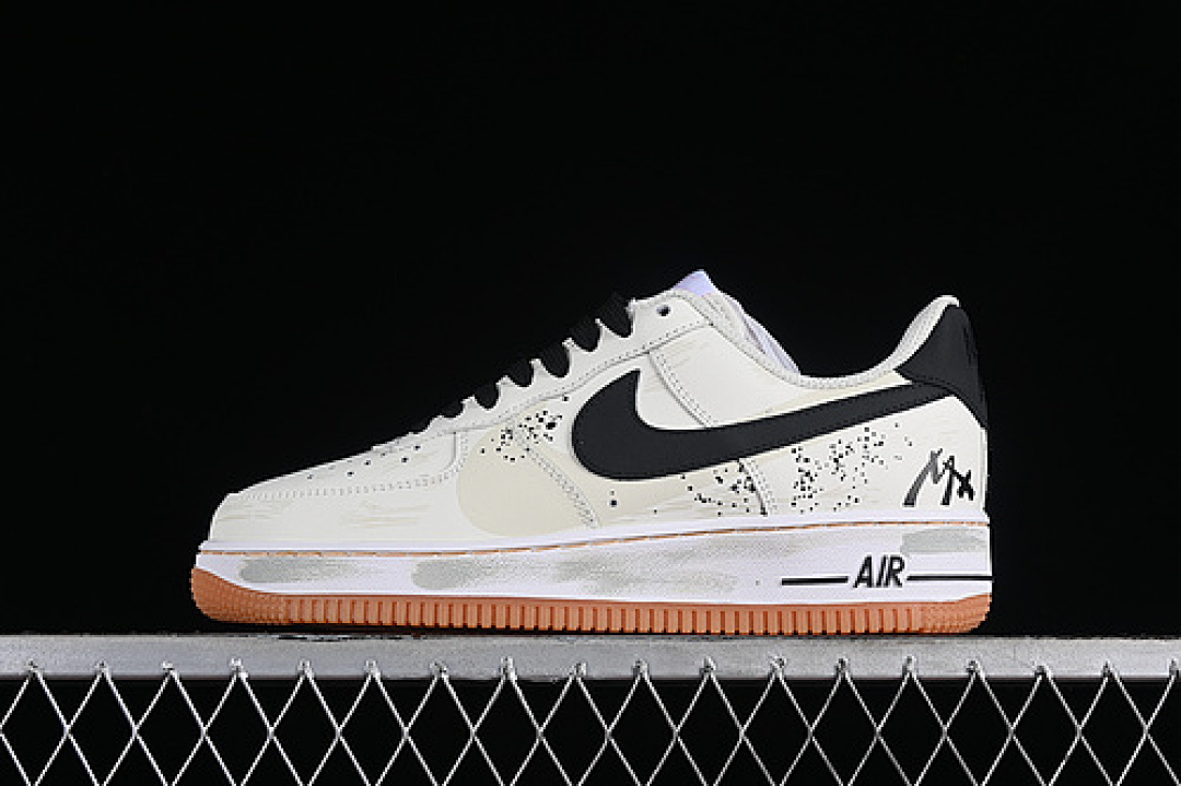 Nike [DM0576-101]-[AIR FORCE 1 07 LOW WHITE/BLACK/GUM YELLOW/METALLIC GOLD]-[UNISEX:36-45], photo 1
