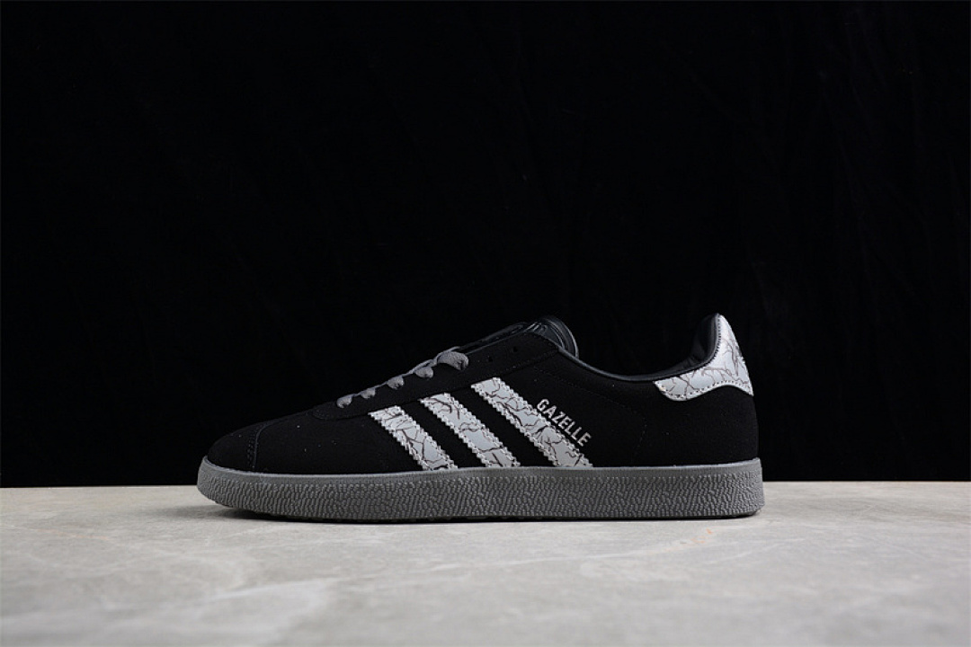Adidas [GZ2753]-[ADIDAS STAR WARS GAZELLE DARKSABER CORE BLACK/SILVER METALLIC/GREY FOUR], photo 1