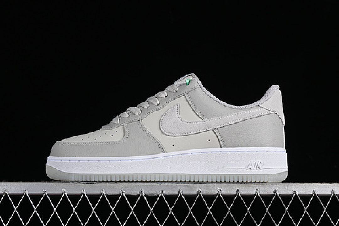Nike Nike AIR FORCE 1 07 LOW LIGHT BONE/LIGHT IRON ORE/SUMMIT WHITE · FN5832-001, photo 1