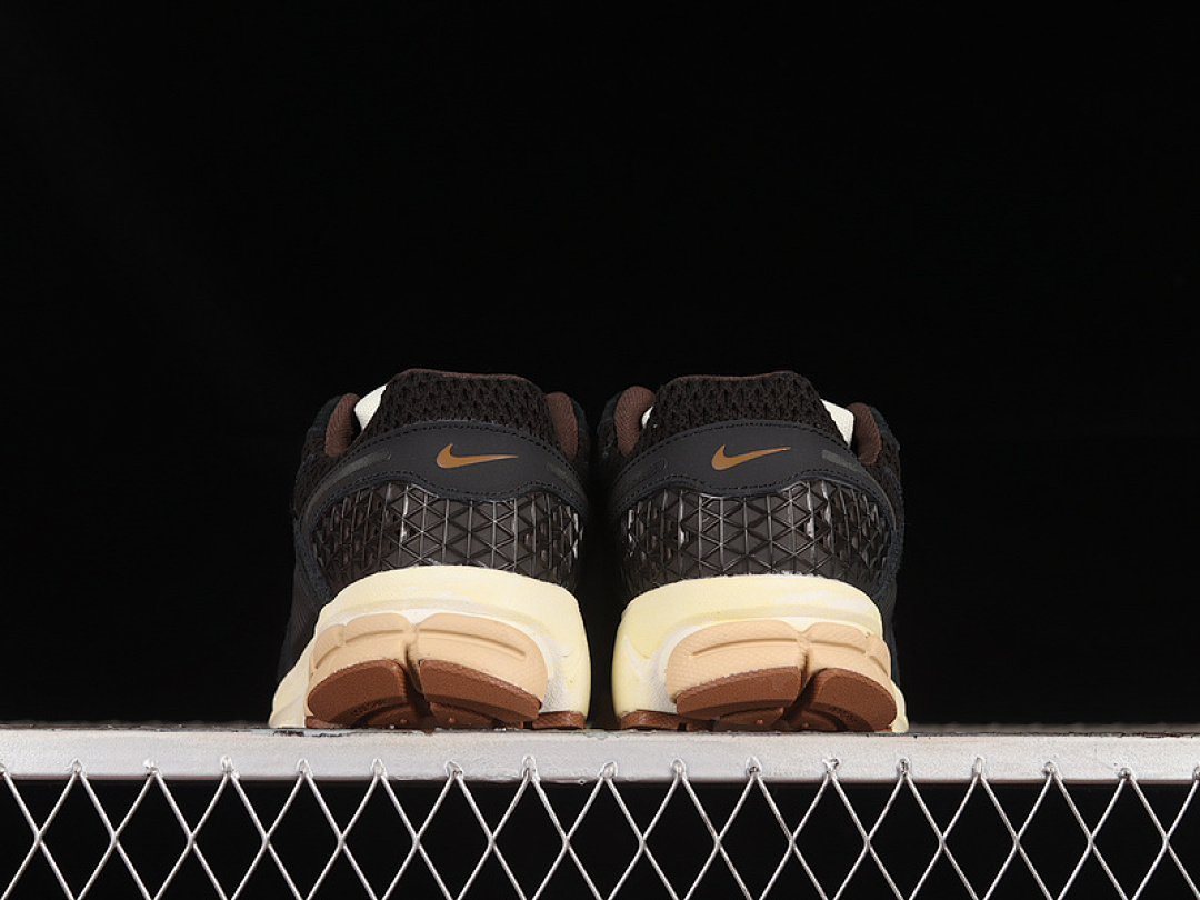 Nike [FD0533-010]-[ZOOM VOMERO 5 BLACK/BLACK/SESAME/COCONUT MILK]-[WOMAN:36-39]-[MAN:40-45] - Image 14
