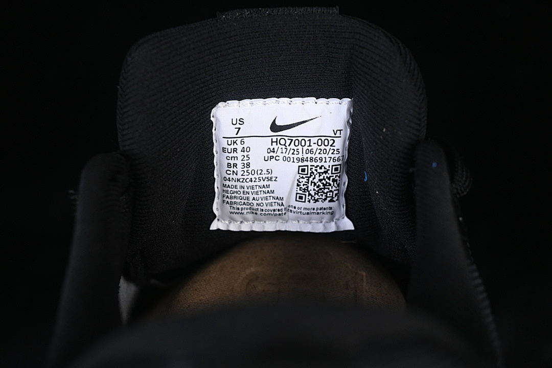 Nike [HQ7001-002]-[VOMERO 18 GORE-TEX BLACK/WHITE/METALLIC SILVER]-[WOMAN:36-39]-[MAN:40-46] - Image 6