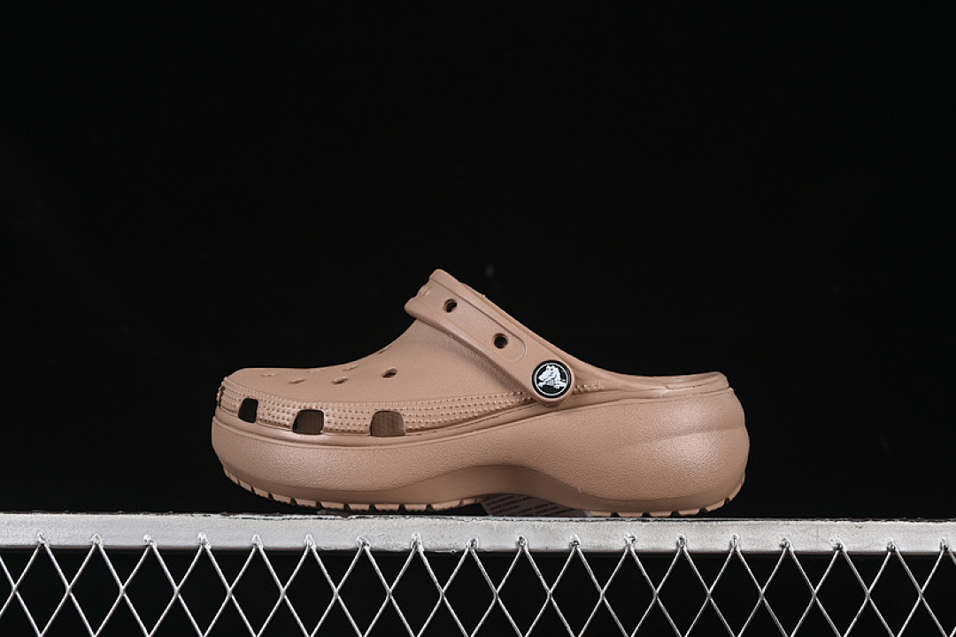 Crocs [CROCS CLASSIC CLOG BROWN]-[WOMAN:34-40], photo 1