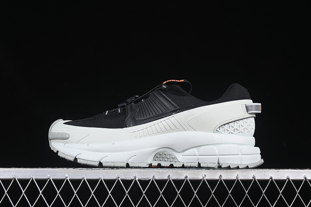Nike [FV2295-001]-[ZOOM VOMERO ROAM BLACK/LIGHT SILVER/JADE HORIZON/BLACK]-[WOMAN:36-39]-[MAN:40-45] - Image 2