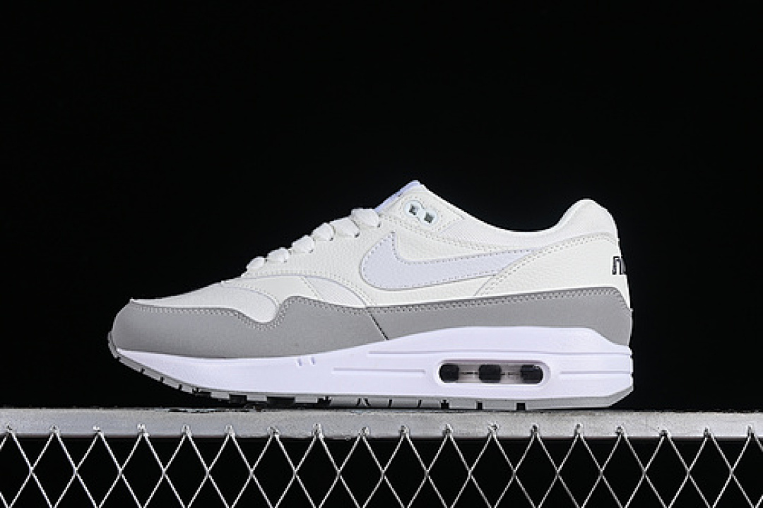 Nike AIR MAX 1 PHOTON DUST/WHITE/LIGHT SMOKE GREY/MIDNIGHT NAVY · FN0564-001, photo 1