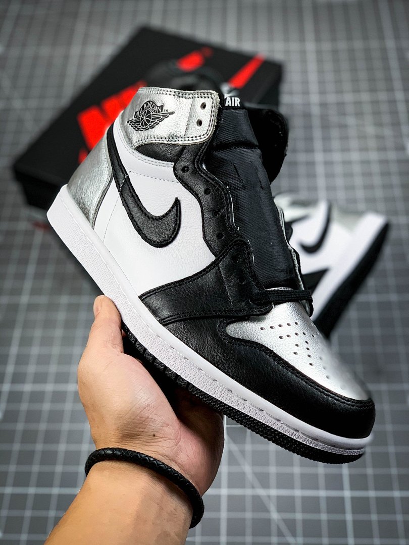Jordan [CD0461-001]-[AIR JORDAN 1 HIGH OG WMNS SILVER TOE BLACK/METALLIC SILVER-WHITE], photo 1