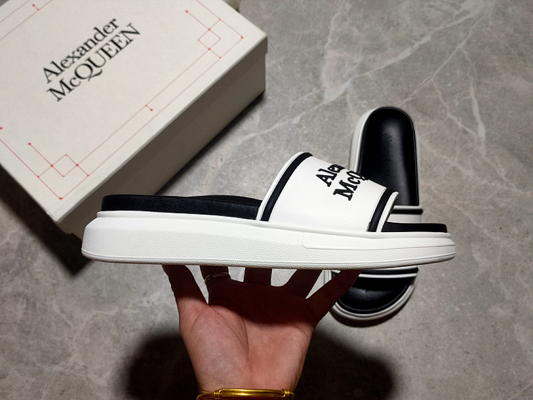Alexander McQueen [ALE*XANDER MCQUEEN HYBRID SIGNATURE SLIDES WHITE/BLACK/WHITE]-[WOMAN:35-40] - Image 7