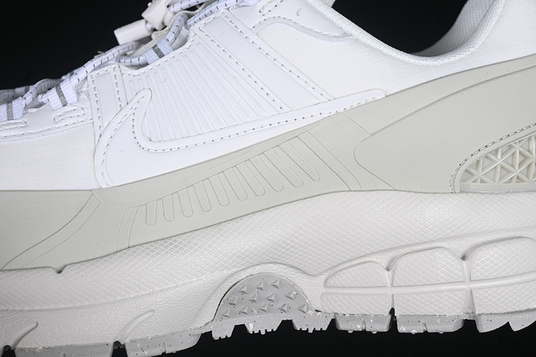 Nike [HV5951-100]-[ZOOM VOMERO ROAM SUMMIT WHITE/LIGHT BONE/LIGHT IRON ORE/SUMMIT WHITE]-[36-45] - Image 9