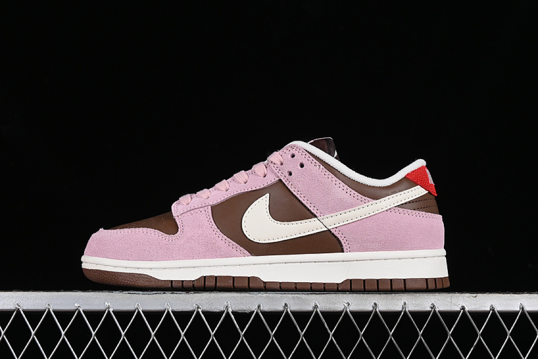 Stussy [HM0987-200]-[STUSSY X SB DUNK LOW NEAPOLITAN CACAO WOW/PALE IVORY/PINK FOAM]-[35.5-47.5], photo 1