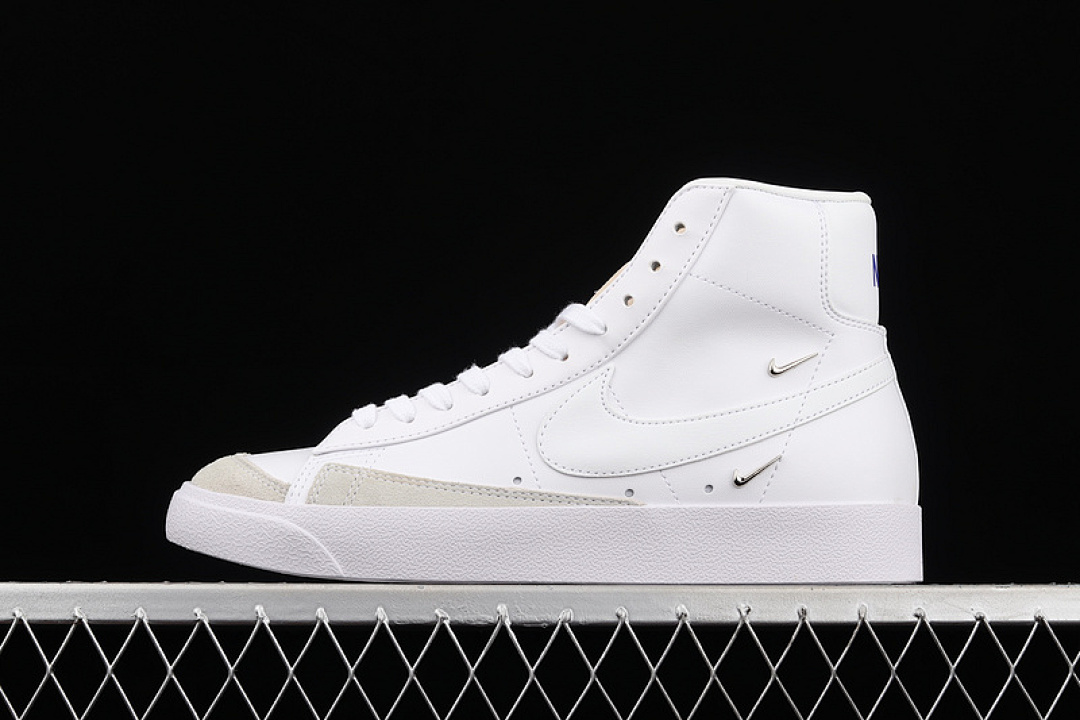 Nike BLAZER MID 77 SE SISTERHOOD WHITE/HYPER ROYAL/WHITE · CZ4627-100, photo 1