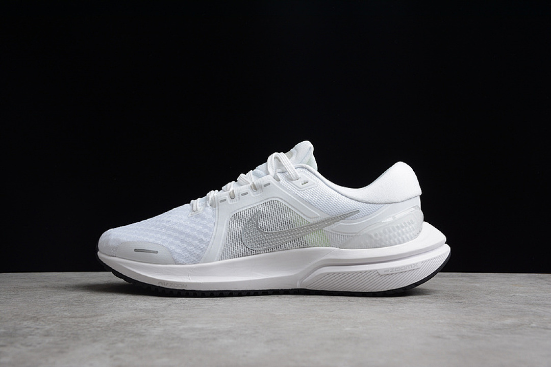 Nike [DA7698-100]-[AIR ZOOM VOMERO 16 WHITE/PURE PLATINUM/BLACK/METALLIC SILVER]-[MAN:39-45], photo 1