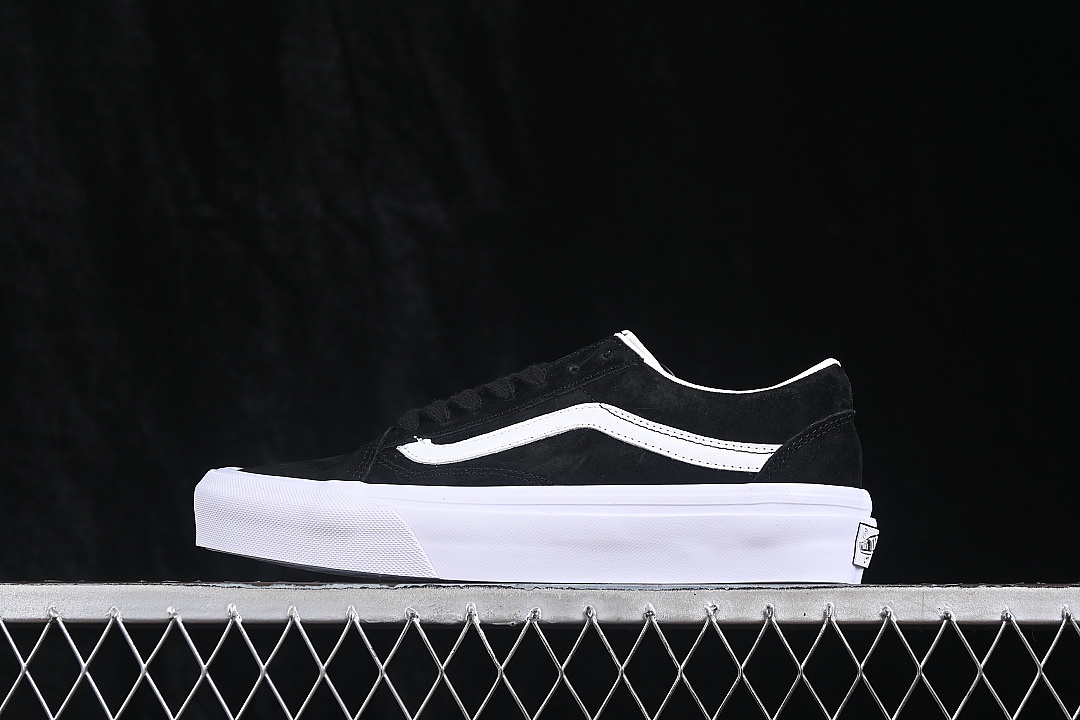 OLD SKOOL 36 CASUAL SKATE SHOES BLACK/WHITE · VN000CNGCIE1, photo 1