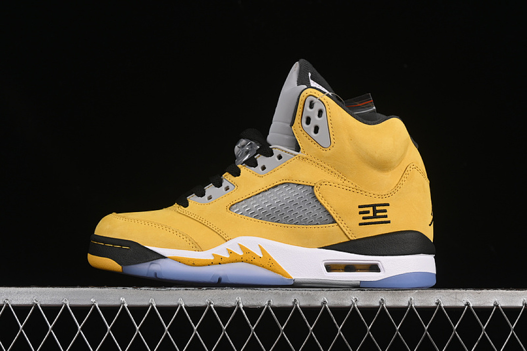 Jordan [IO3372-700]-[AIR JORDAN 5 RETRO TOKYO YELLOW/MULTI-COLOR]-[MAN:40-48.5], photo 1