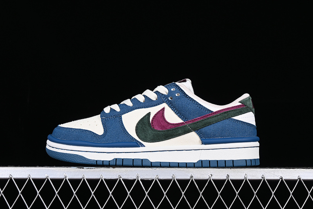 Unbranded [DZ2794-266]-[OTOMO KATSUHIRO X SB DUNK LOW WHITE/BLUE/GREEN/RED]-[WOMAN:36-39]-[MAN:40-47.5], photo 1