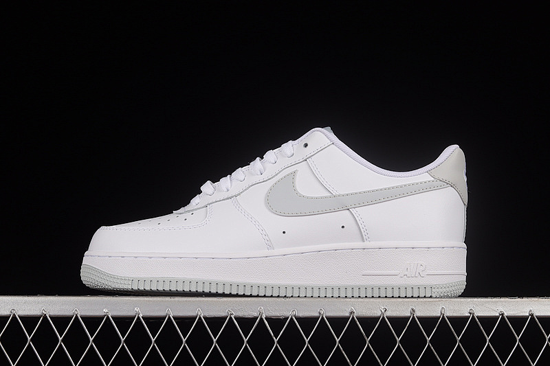 Nike Nike AIR FORCE 1 LOW 07 WHITE/WHITE/PURE PLATINUM · DC2911-100, photo 1