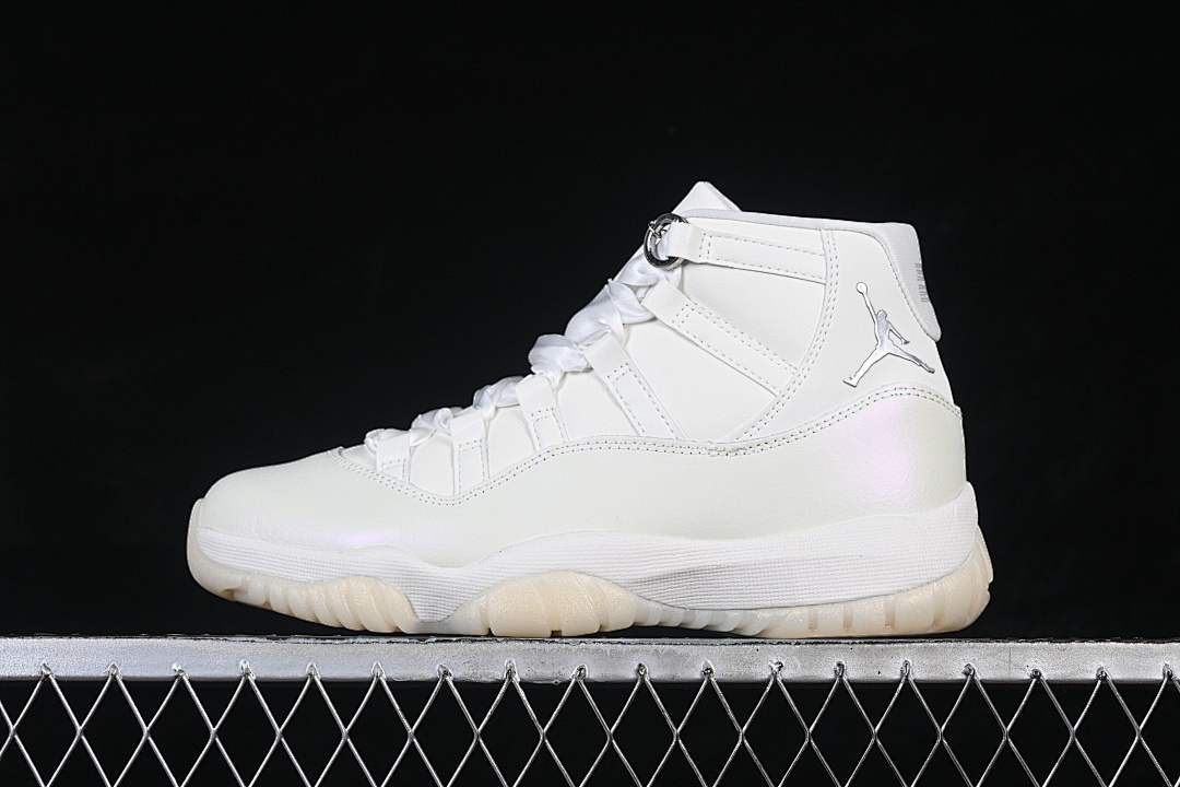 Jordan AIR Jordan 11 RETRO PEARL AJ11 WHITE/BEIGE · AR0715-110, photo 1