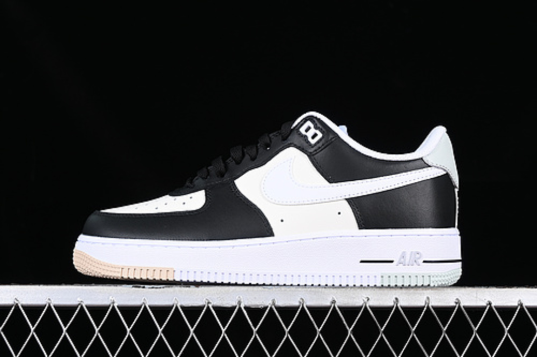 Nike Nike AIR FORCE 1 07 LOW WHITE/BLACK/GREY · FD2592-002, photo 1