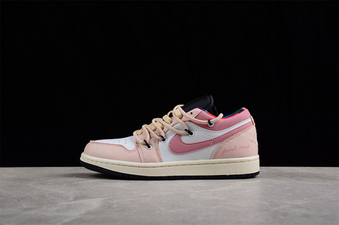 Jordan [DQ8421-001]-[AIR JORDAN 1 LOW SE BLACK/WHITE ONYX/WHITE/SAIL]-[WOMAN:36-40], photo 1