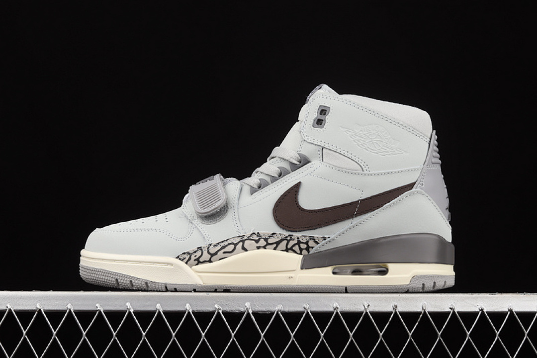 Jordan [AV3922-002]-[JORDAN LEGACY 312 WOLF GREY/LIGHT GRAPHITE-SAIL]-[WOMAN:36-39]-[MAN:40-46], photo 1