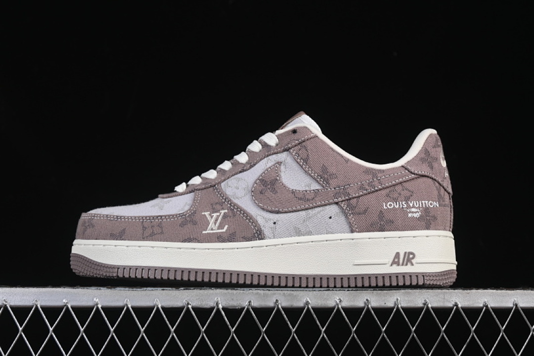 Nike Nike AIR FORCE 1 07 LOW BROWN/DARK GREY · YF9511-821, photo 1