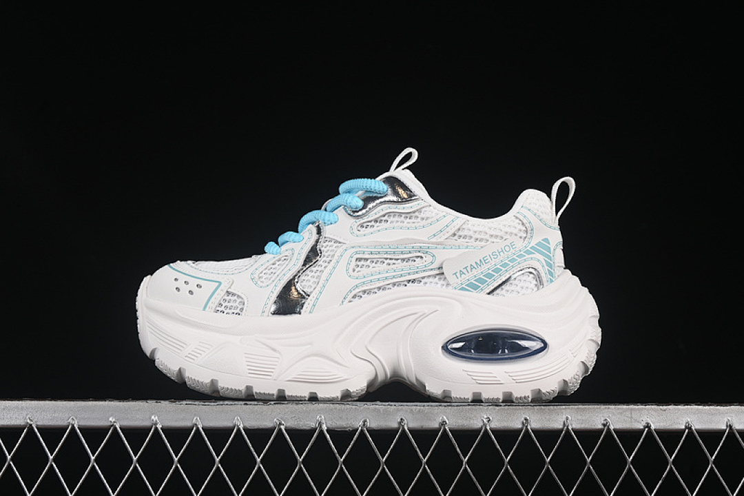 [879]-[GG-CC WHITE/BLACK/BLUE]-[WOMAN:35-40], photo 1