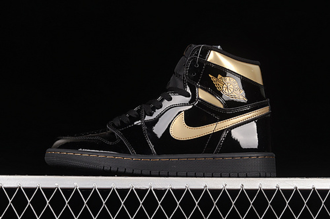 Jordan [555088-032]-[AIR JORDAN 1 RETRO HIGH OG BLACK/BLACK/METALLIC GOLD]-[MAN:40-45], photo 1