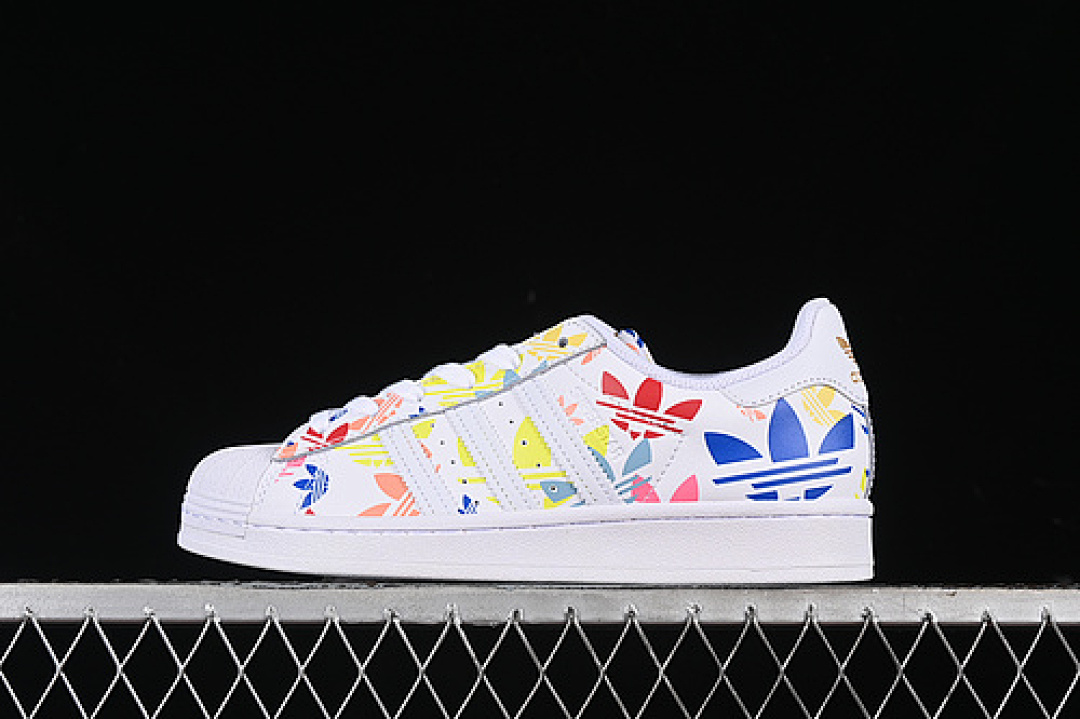 Unbranded [H00183]-[SUPERSTAR CLOUD WHITE/CLOUD WHITE/GOLD METALLIC]-[WOMAN:35-39]-[MAN:40-45], photo 1