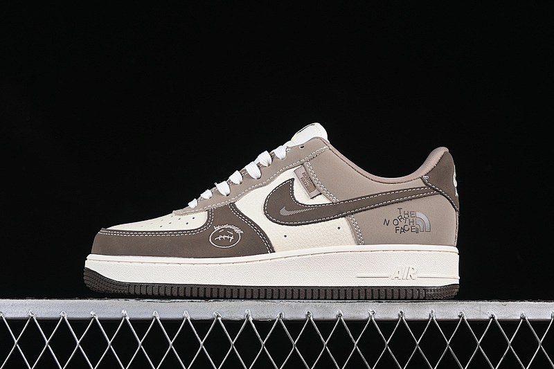 Nike Nike AIR FORCE 1 07 LOW WHITE/BROWN · KK1988-065, photo 1