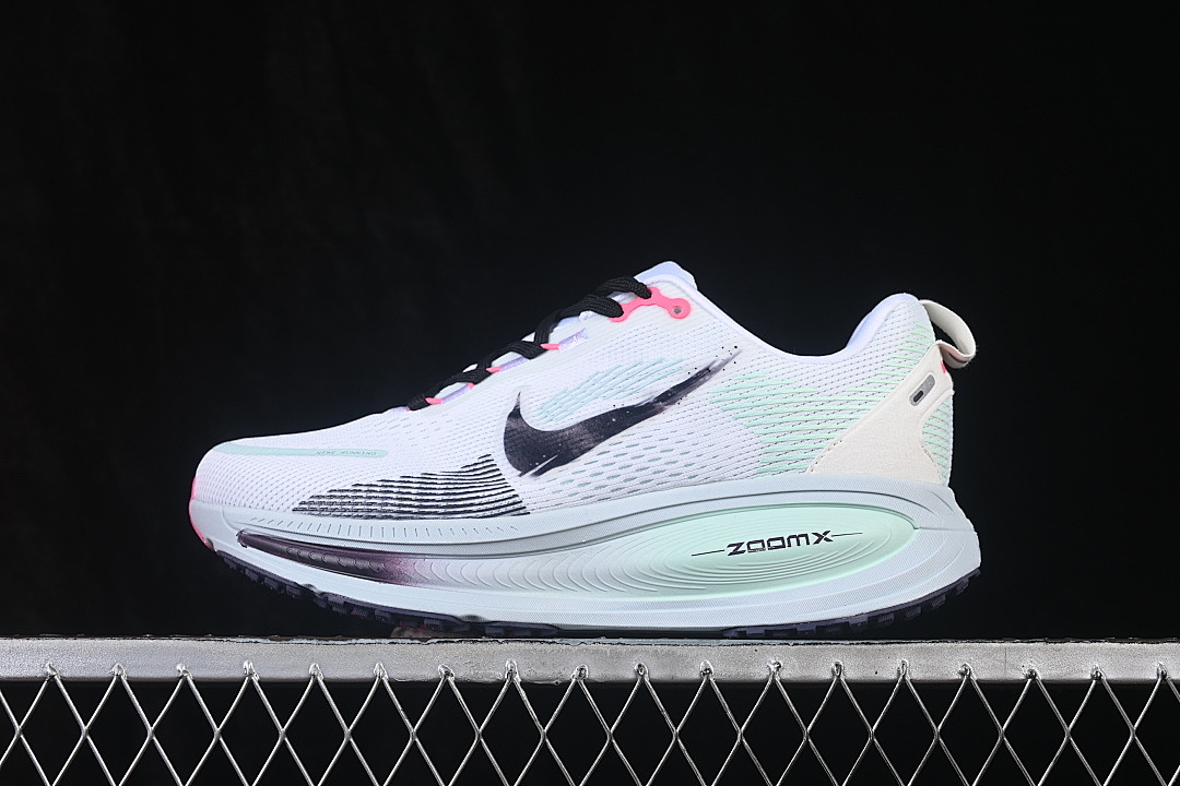 Nike [IM6676-104]-[VOMERO 18 WHITE/GLACIER BLUE/HYPER PINK/BLACK]-[WOMAN:36-39]-[MAN:40-46] - Image 2