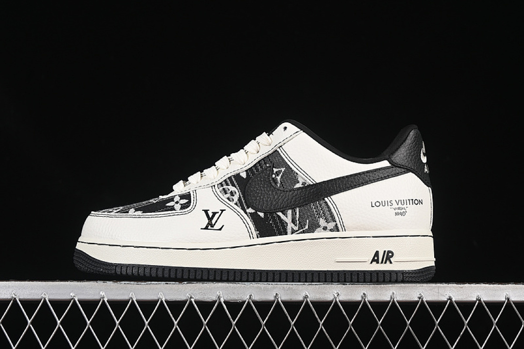 Nike Nike AIR FORCE 1 07 LOW LV WHITE/BLACK · BZ6808-103, photo 1