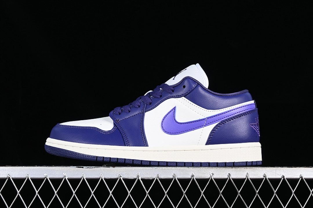 Jordan AIR Jordan 1 LOW WHITE/PURPLE · DC0774-502, photo 1