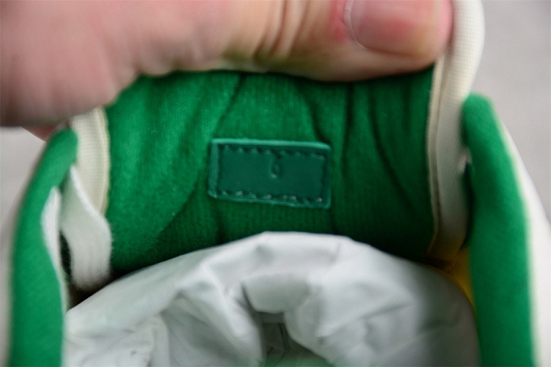 Gucci [MAC80]-[GU*CCI THROWS IT BACK WITH THE RETRO-INSPIRED WHITE/GREEN]-[WOMAN:35-39]-[MAN:40-44] - Image 4