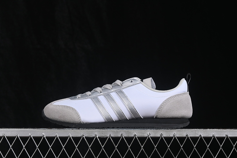 COMFORTABLE AND CASUAL SHOES SILVER/GREY/WHITE · JR4653, photo 1