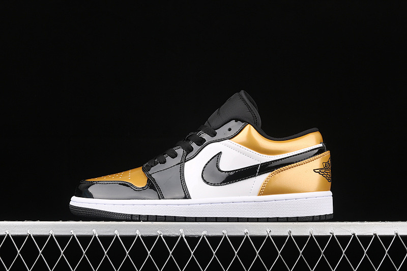 Jordan AIR Jordan 1 LOW GOLD TOE METALLIC GOLD/WHITE-BLACK · CQ9447-700, photo 1