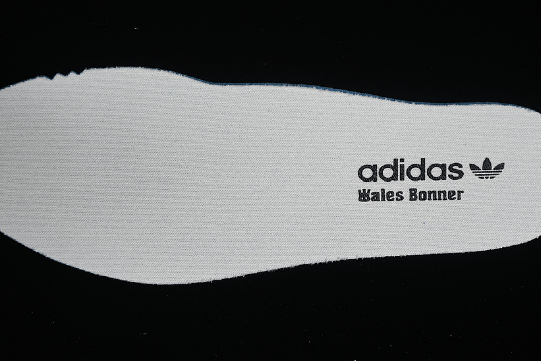 Adidas [IG8181]-[WALES BONNER X SAMBA SILVER METALLIC/CREAM WHITE/GREY ONE]-[WOMAN:35-39] - Image 4