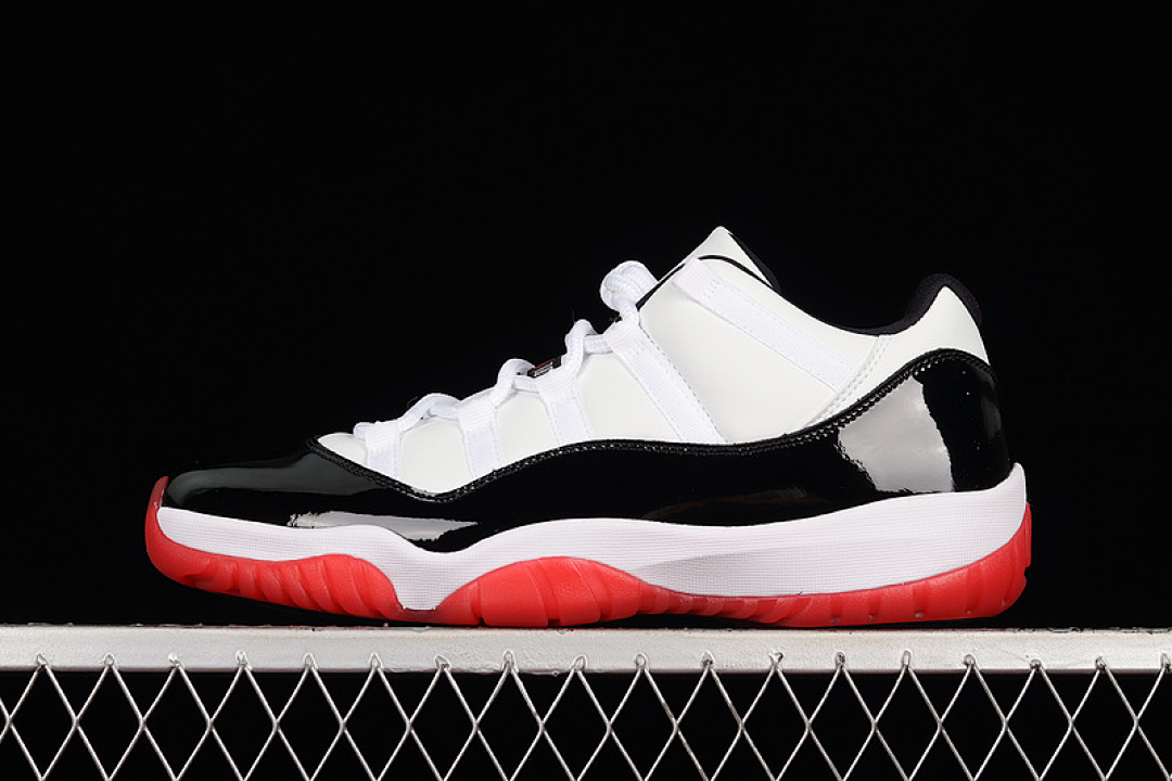 Jordan AV2187-160]-[AIR JORDAN 11 RETRO LOW CONCORD WHITE/UNIVERSITY RED/BLACK/TRUE RED]-[MAN:40-47.5], photo 1