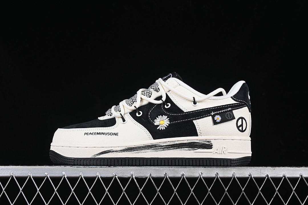 Nike [DM6688-011]-[AIR FORCE 1 07 LOW WHITE/BLACK]-[WOMAN:36-39]-[MAN:40-45], photo 1