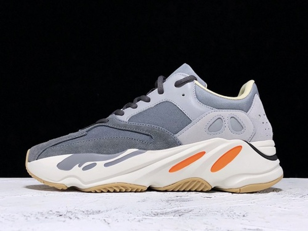 On Running Adidas OG YEEZY BOOST 700 MAGNET/MAGNET/MAGNET · FV9922, photo 1