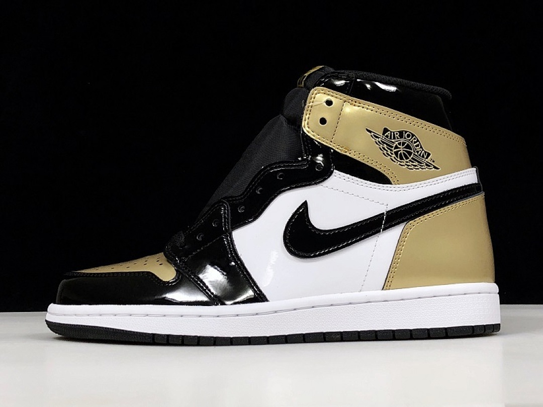 Jordan [861428-007]-[AIR JORDAN RETRO 1 HIGH OG NRG BLACK/METALLIC GOLD]-[MAN:41-46], photo 1
