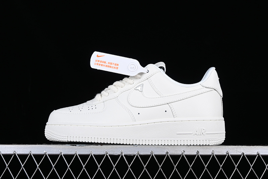Nike Nike AIR FORCE 1 07 LV8 NEEDLEWORK SAIL/METALLIC SILVER/TAWNY/SAIL · FJ4559-133, photo 1