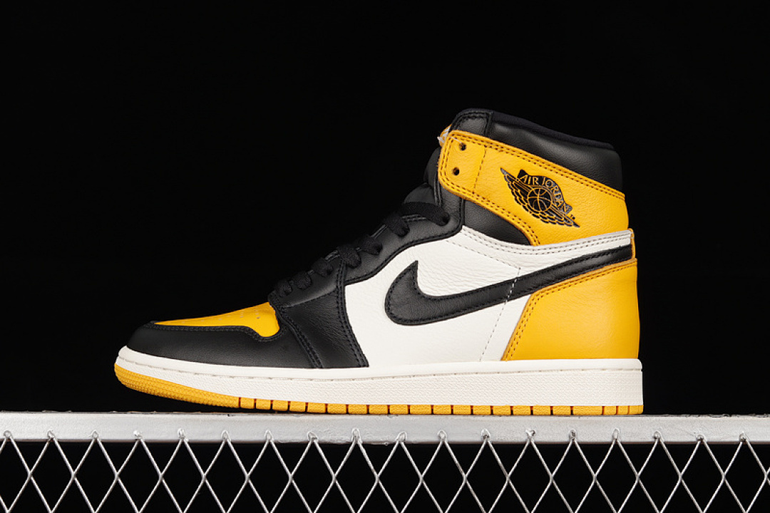Jordan [555088-711]-[AIR JORDAN 1 RETRO HIGH OG YELLOW TOE TAXI/BLACK/SAIL]-[36-47.5], photo 1
