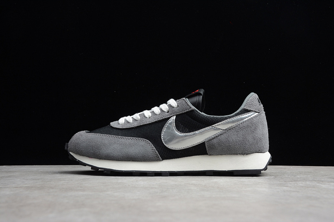 DAYBREAK SP BLACK/METALLIC SILVER-DARK GREY · BV7725-002, photo 1