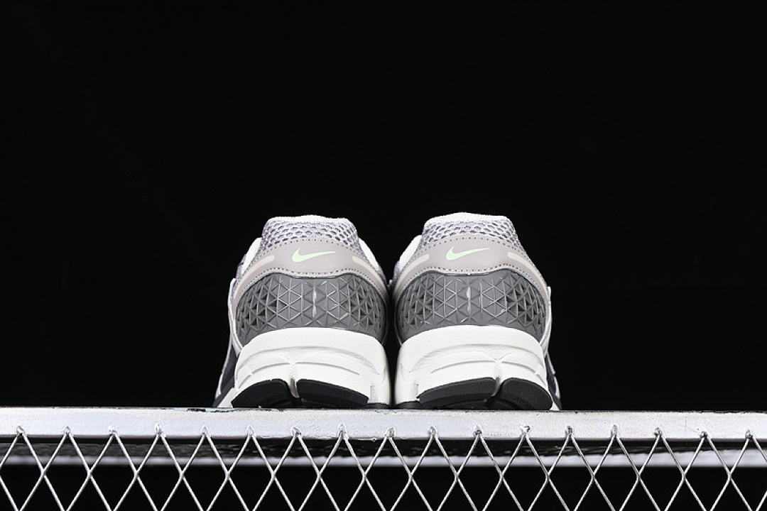 Nike [FB8825-001]-[ZOOM VOMERO 5 SP WHITE/GREY/SILVER]-[WOMAN:35.5-39]-[MAN:40-46] - Image 4