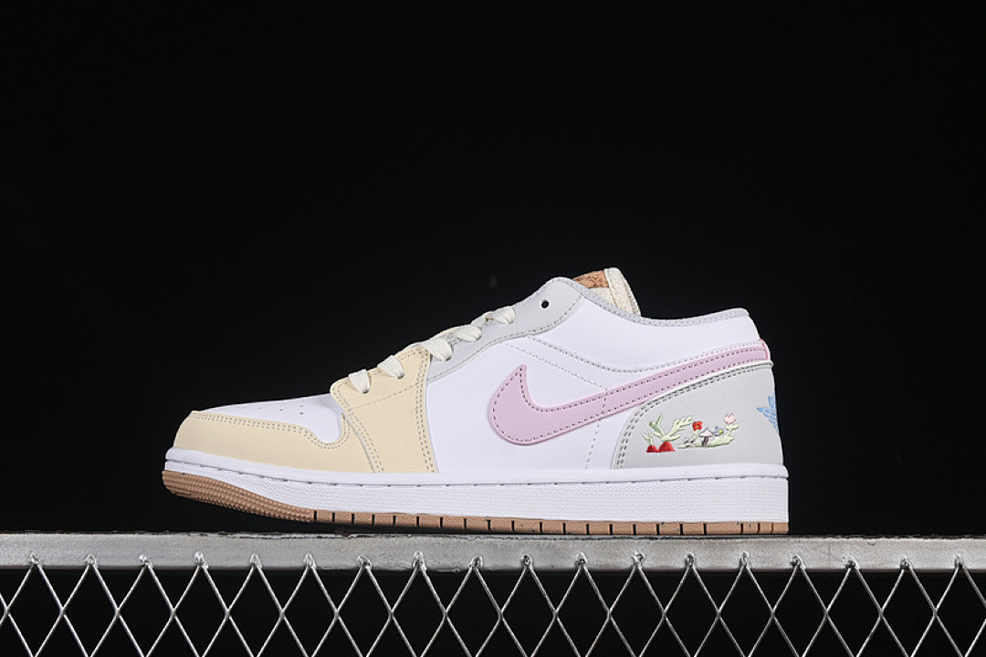 Jordan [IB8861-151]-[AIR JORDAN 1 LOW WHITE/WHITE/LIGHT KHAKI/DOLL]-[WOMAN:36-39]-[MAN:40-46], photo 1