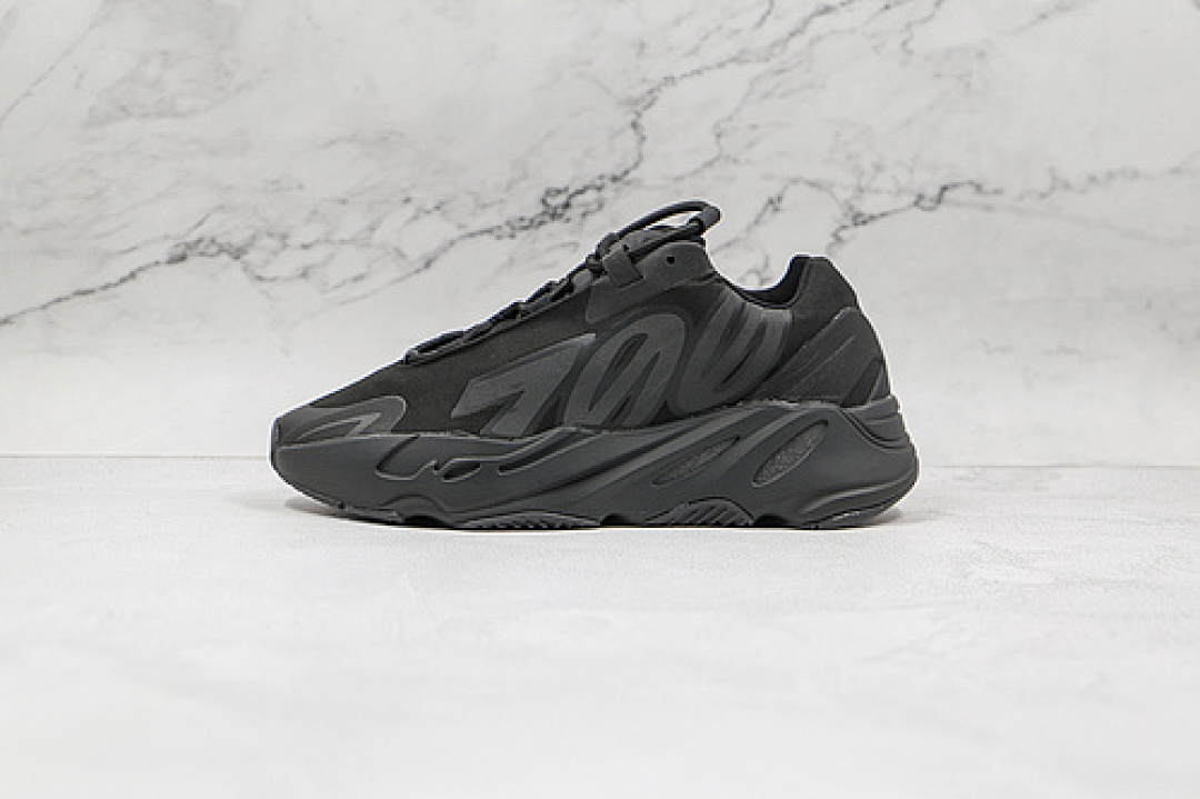 Adidas Adidas YEEZY BOOST 700 CORE BLACK/CORE BLACK · FV4440, photo 1