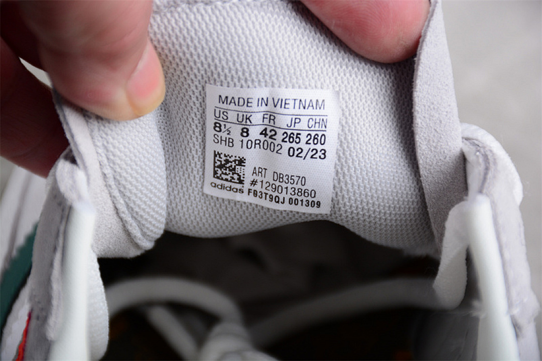 Adidas [DB7570]-[SAMBA VEGAN TEAM OG WHITE/RED/GREEN]-[WOMAN:36-39]-[MAN:40-44] - Image 4