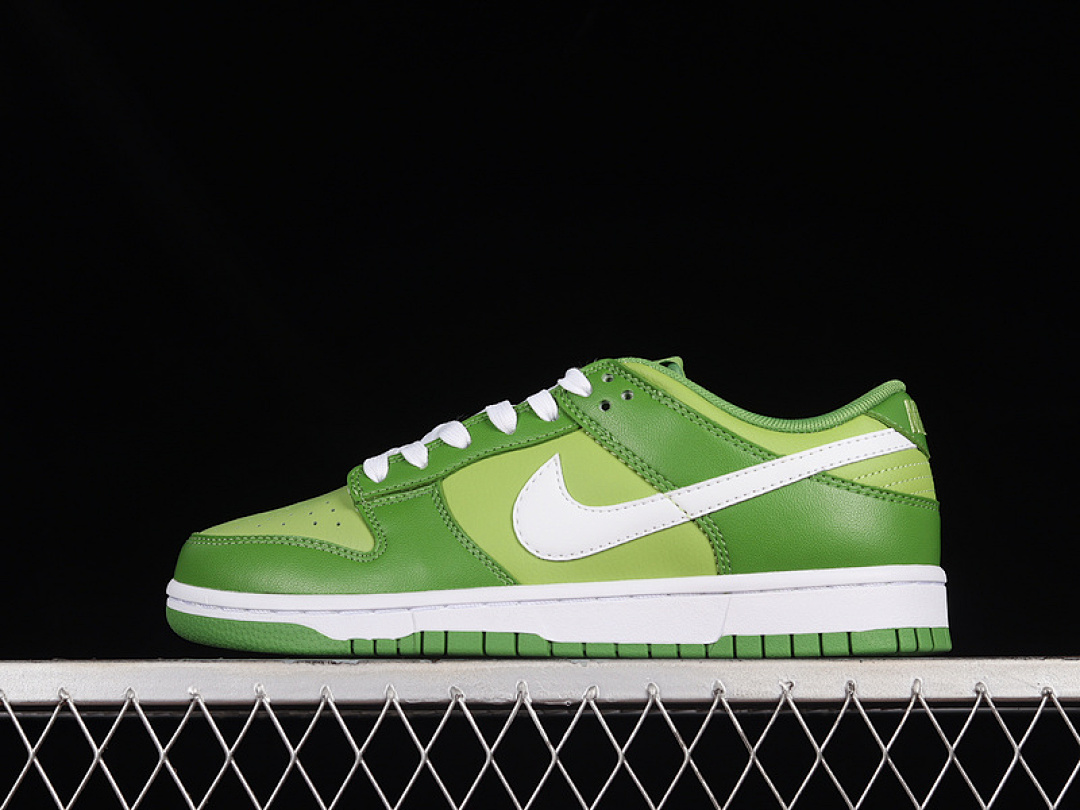 Nike SB DUNK LOW CHLOROPHYLL/WHITE/VIVID GREEN · DJ6188-300, photo 1