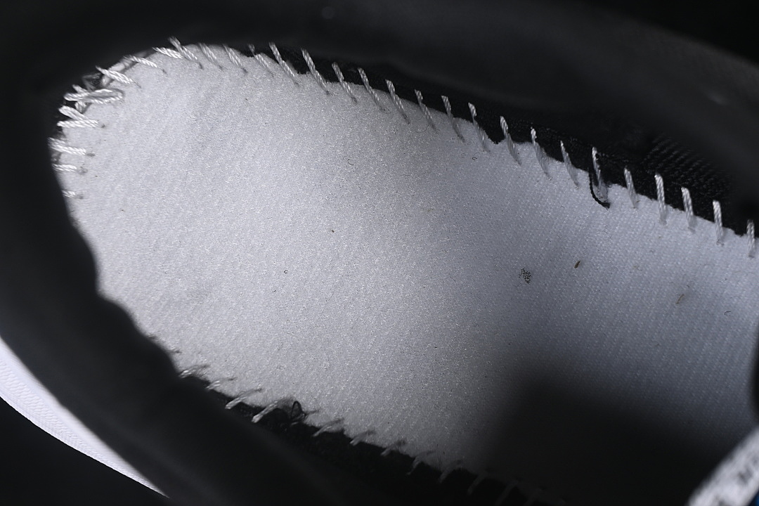 On Running [1176572 BWHT]-[ONE CLIFTON 11 BREATHABLE SHOES BLACK/INKINESS]-[WOMAN:36-39]-[MAN:40-45] - Image 4