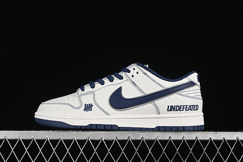 Undefeated Nike SB DUNK LOW X UNDEFEATED WHITE/BLUE · UN1697-611, photo 1